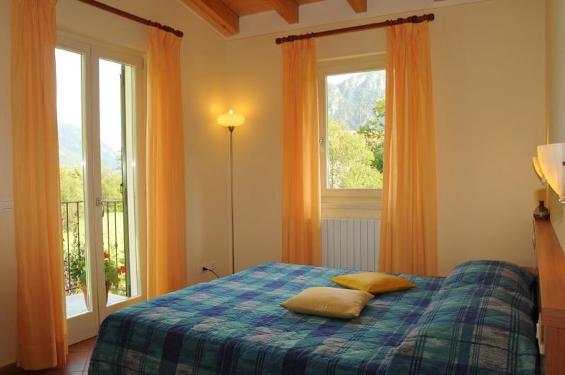 Schlafzimmer mit Doppelbett - Residence Vico - Idro See