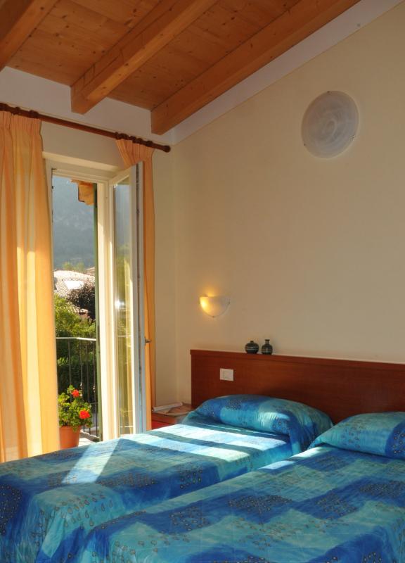 Slaapkamer met twee gescheiden bedden - Residence Vico - Idromeer